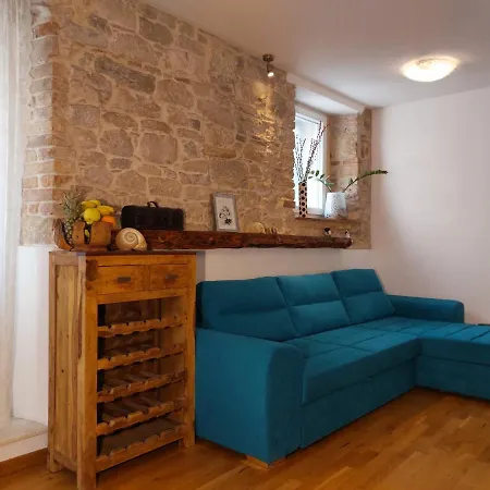 Lucy Lu アパート *