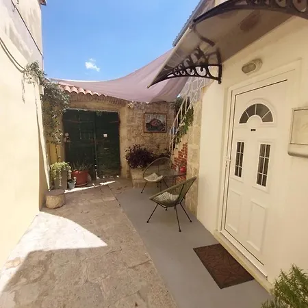 Lucy Lu アパート *